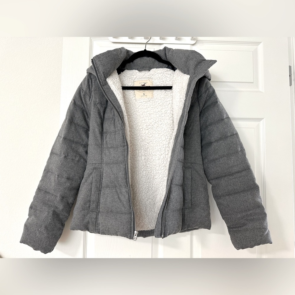 Used Dark Grey Hollister Sherpa-Lined Puffer Jacket Size S